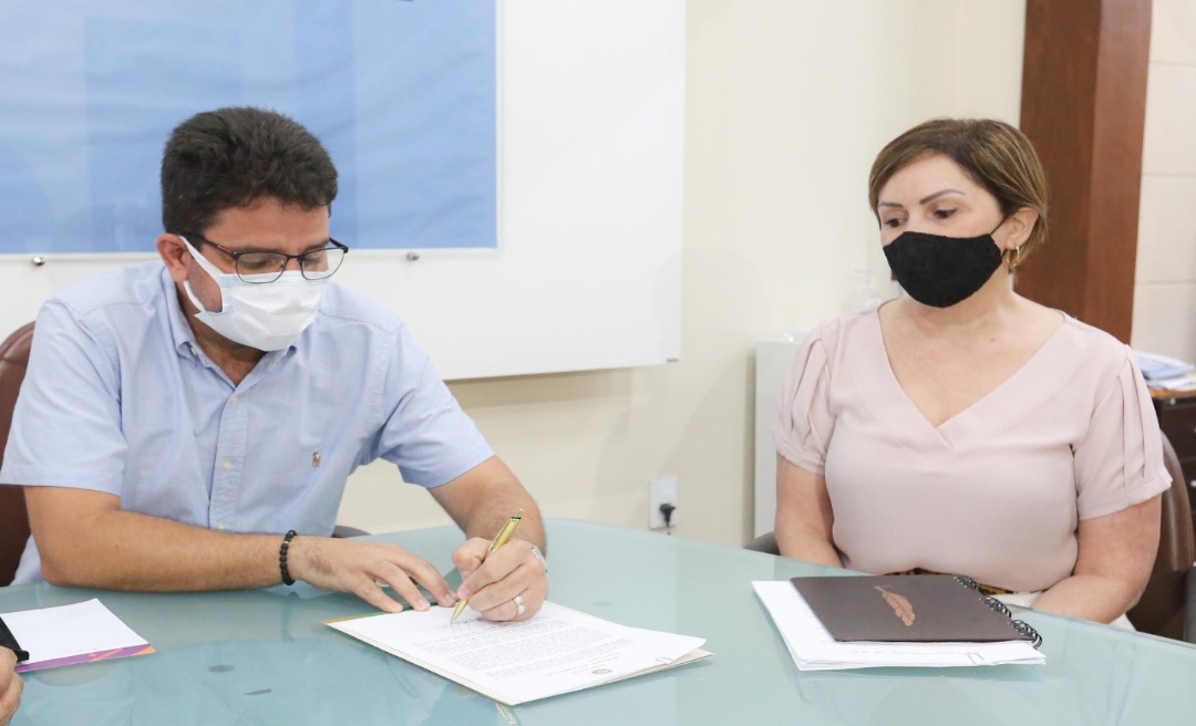 Ao lado de Socorro Neri, Gladson garante pagamento da VDP para o início de junho